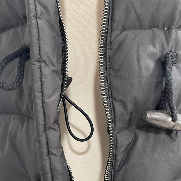 J Crew Black Puffer Vest M Hooded Faux Fur Trim Toggle Closure Winter Preppy Ski - Picture 4 of 11